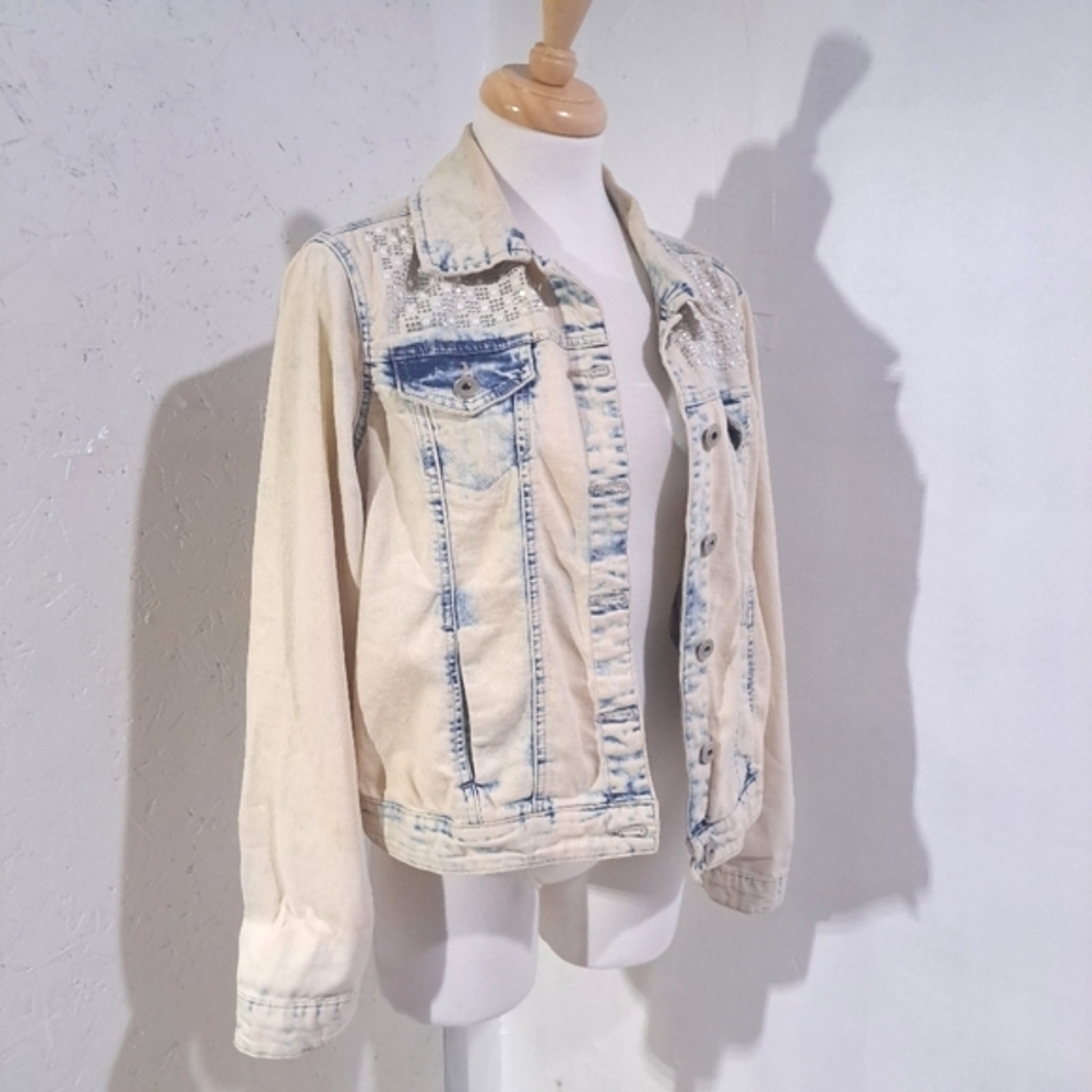 Baccini | Off white blue acid wash rhinestone button up jean jacket